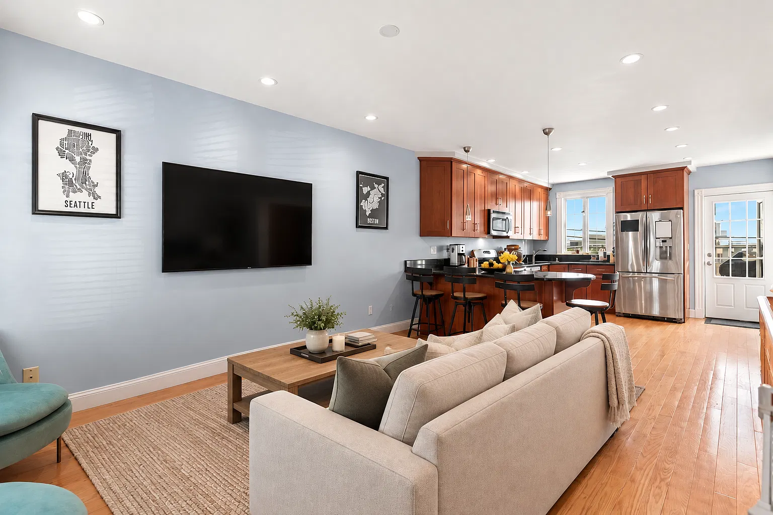 3 bed, 2.5 bath, 1200 sqft, $5,350 — Photo 2
