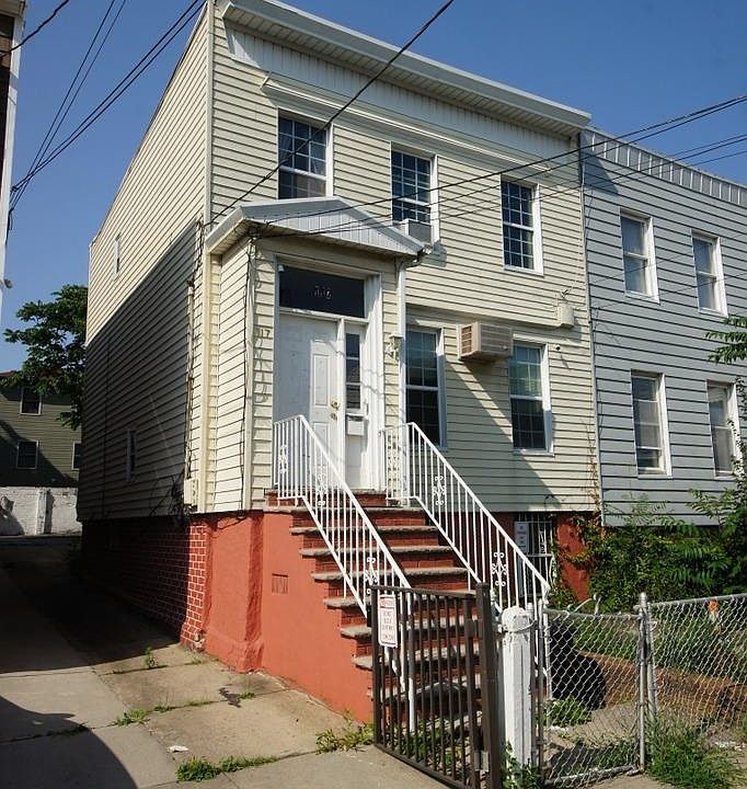 2nd image of 117 Bleeker St