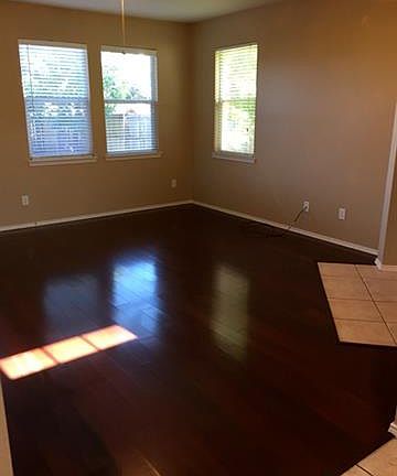 4th image of 1547 Hansberry Dr