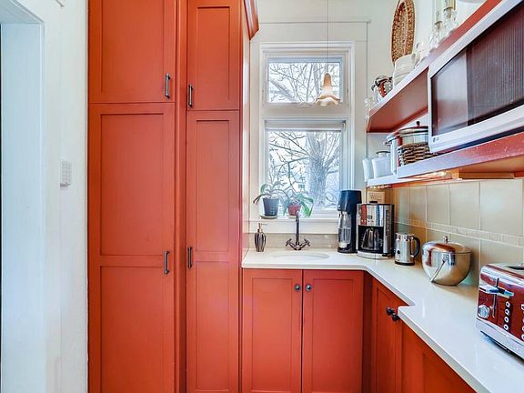 Kitchen pantry