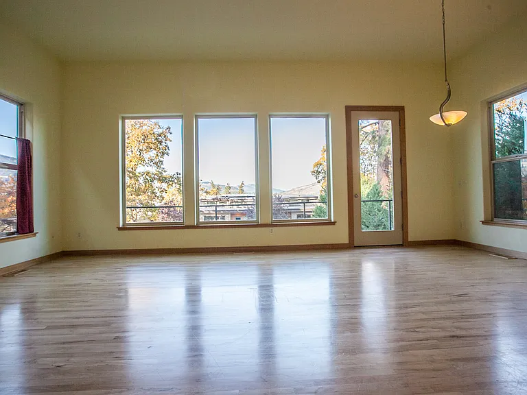 2160 Salmon Ln — Photo 5