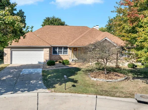 5 Seminary Ct, Florissant, MO 63031
