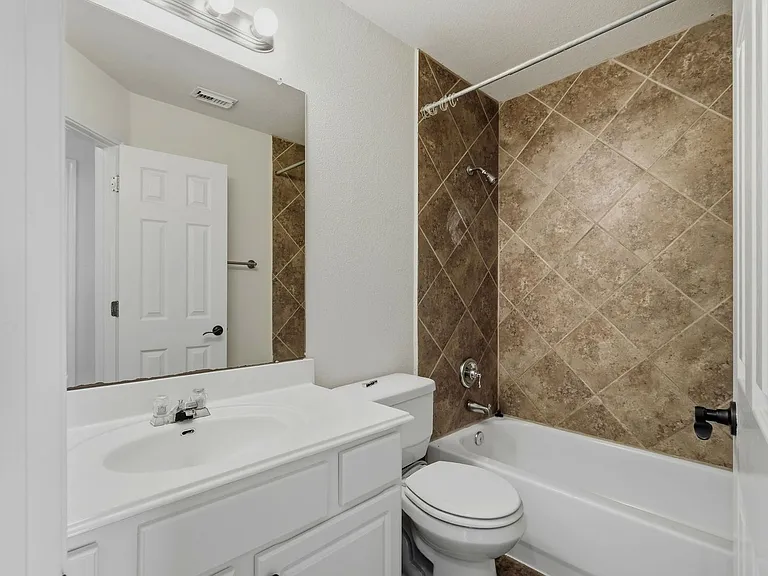 2033 Creole Dr — Photo 10