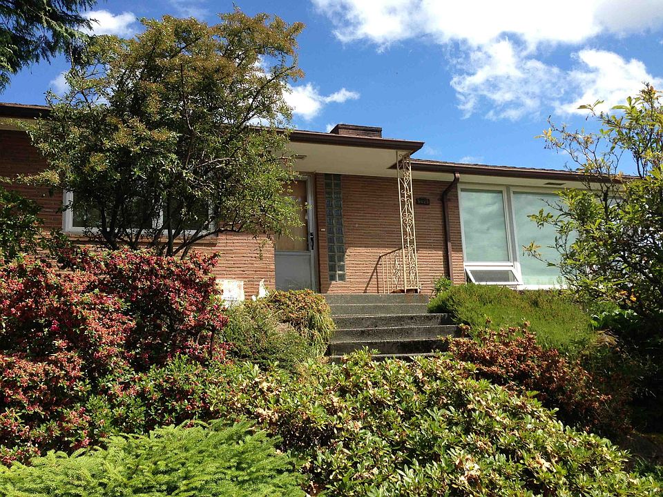 2nd image of 5020 NE 70th St