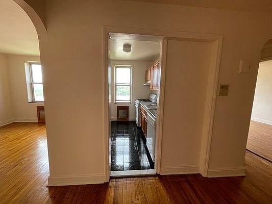3rd image of 135-10 Grand Central Pkwy APT 511