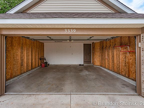 3rd image of 3339 Clear View Dr