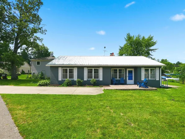 300 Lane 195 Crooked Lk, Angola, IN 46703