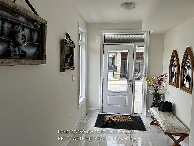 7 Griffith St W — Photo 2