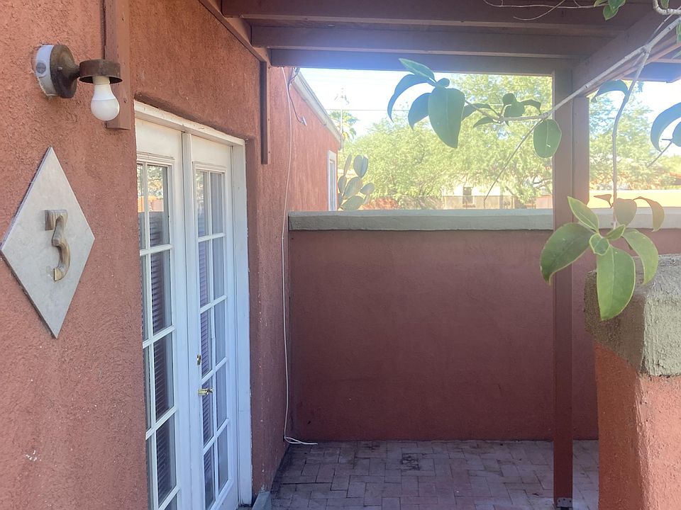 1st image of 304 E Blacklidge Dr APT 3