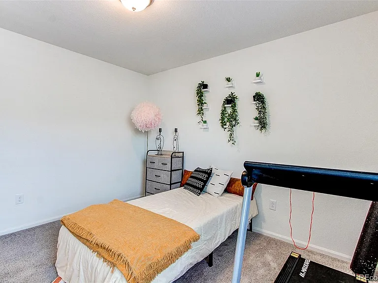 564 Felicity Loop — Photo 35
