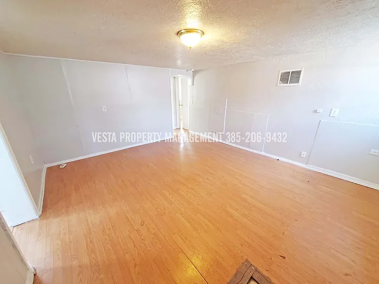 619 20th St #2 — Photo 2