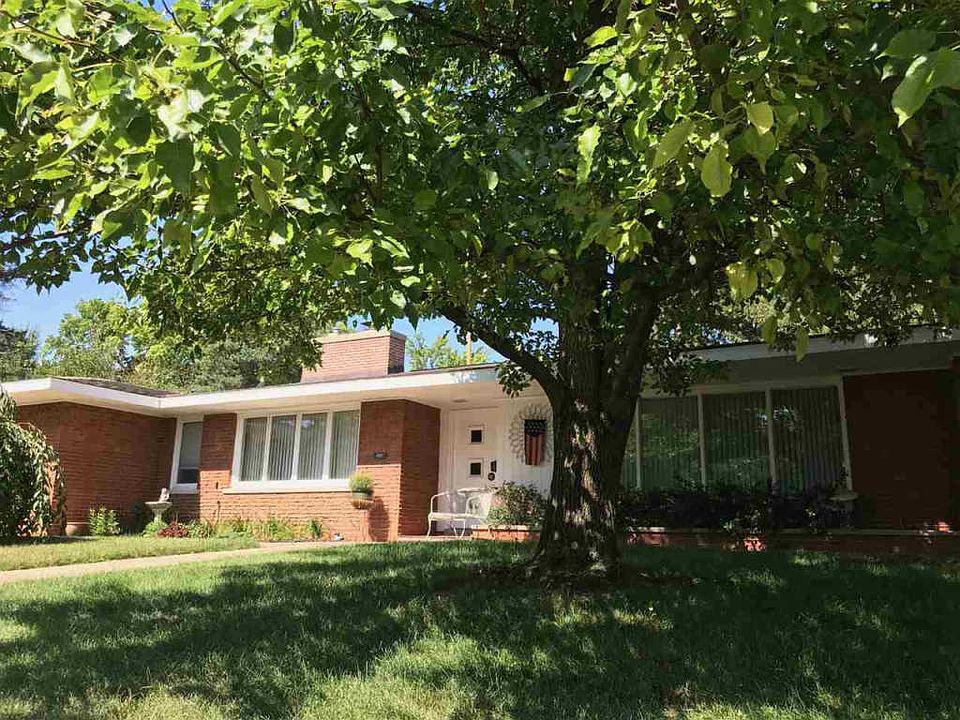 1st image of 405 W Greenway Pl
