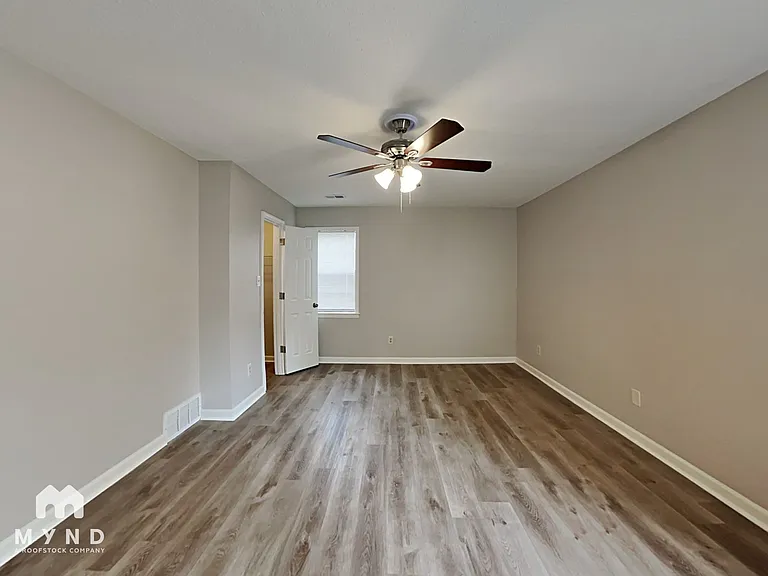 464 Windridge Point — Photo 12
