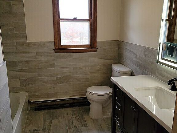3rd image of 1404 Arch Dr