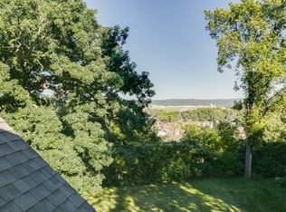 14 Hall Ln, Saint Paul, MN 55107