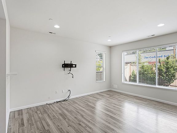 4th image of 13021 50th Ave SE #A
