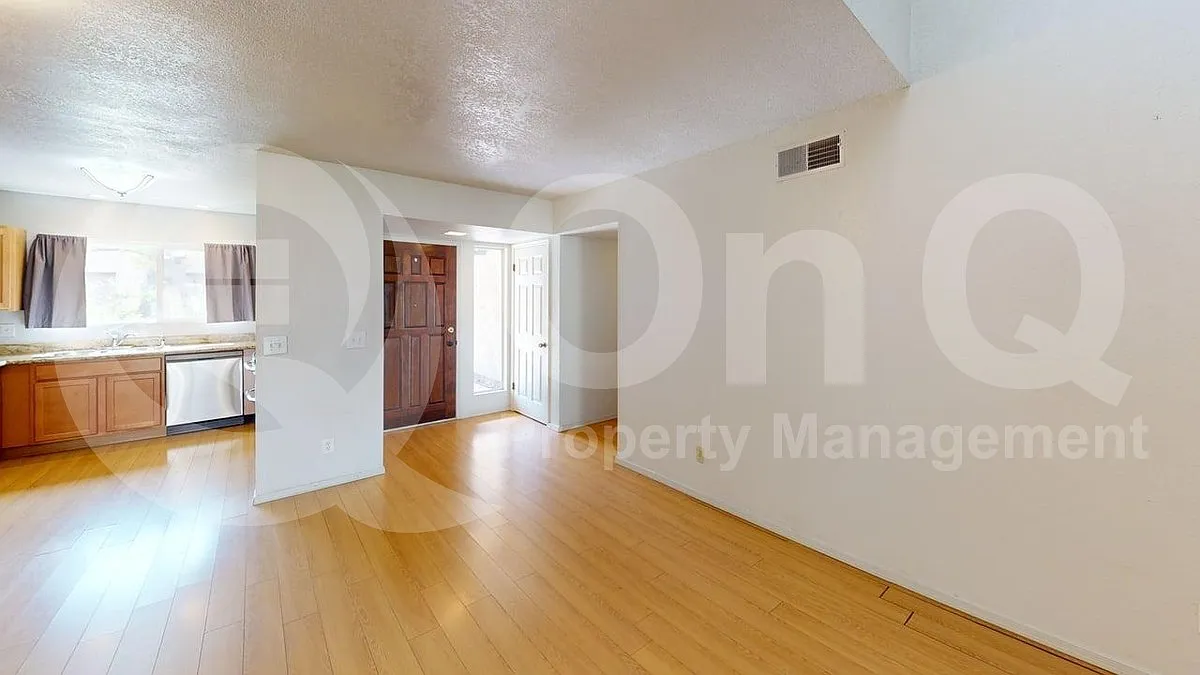 3 bed, 2.0 bath, 1787 sqft, $2,199 — Photo 2