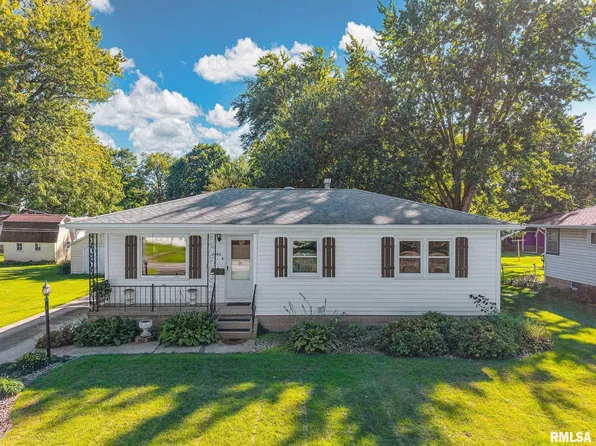 1046 Chamberlain St, Galesburg, IL 61401
