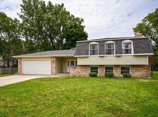 1522 Coloma Pl, Wheaton, IL