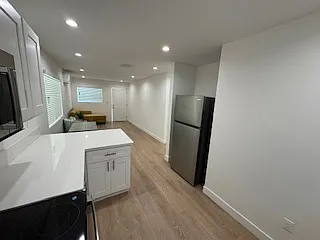 818 E 87th Pl