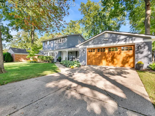 5920 Warbler Dr, Clarkston, MI 48346