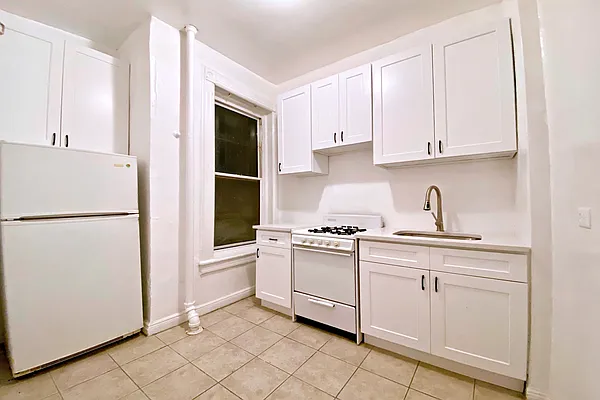 Rented by Douglas Elliman | media 25