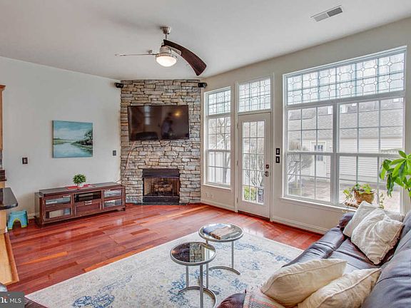 3rd image of 20377 Tholen St