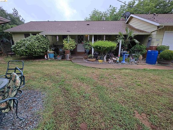 4th image of 2323 Spink Rd