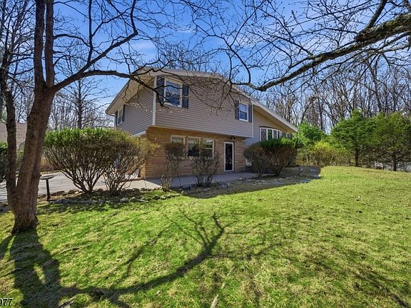 3rd image of 48 White Meadow Rd