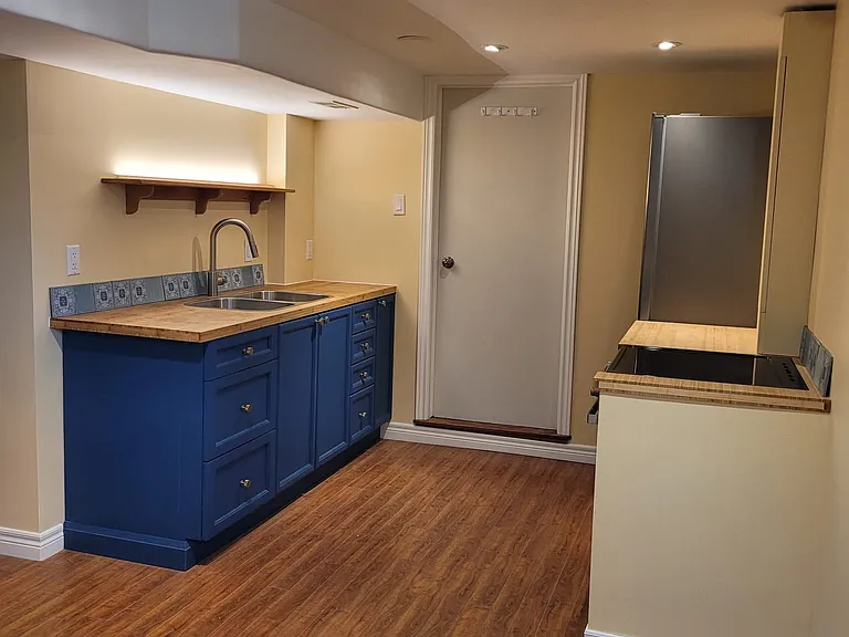 32 Tiffany St E #2 — Photo 2