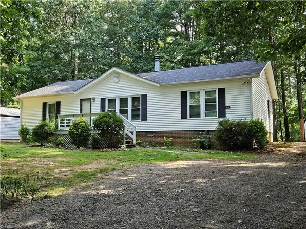 375 Holland Woods Dr, Wilkesboro, NC 28697