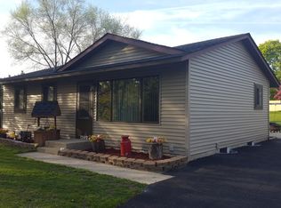 1302 Eastwood Ln, McHenry, IL 60051