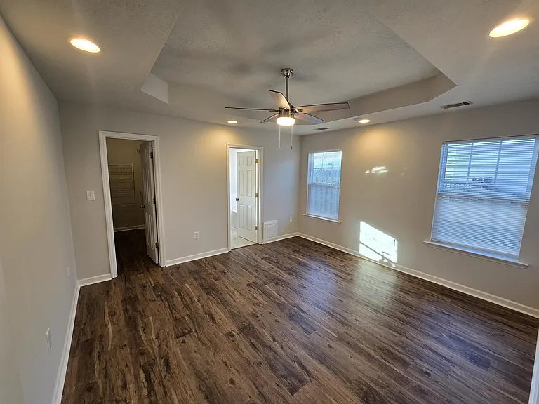 639 Lory Ln — Photo 17