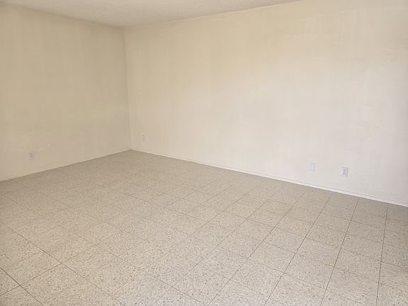 3rd image of 12156 Sumac Dr