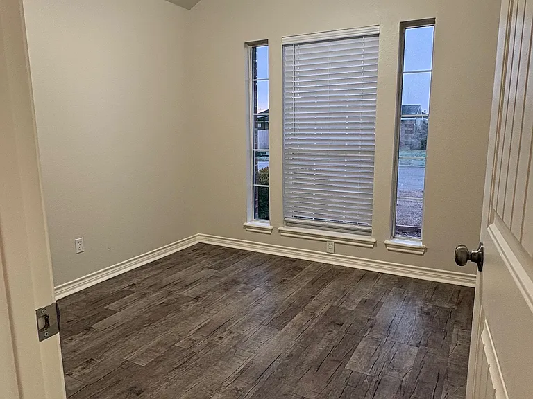 5417 Yellow Brick Rd — Photo 20