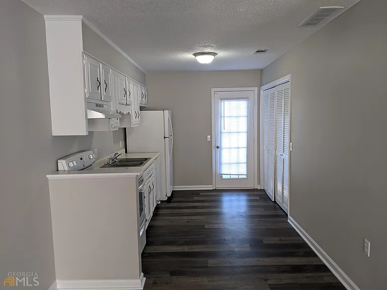 230 Lanier Dr #301 — Photo 6