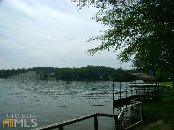 2nd image of 2403 Lakeshore Dr NE