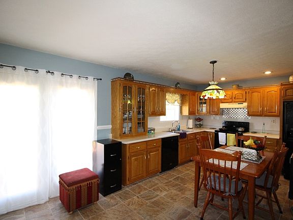 4th image of 61 Knightwood Ln