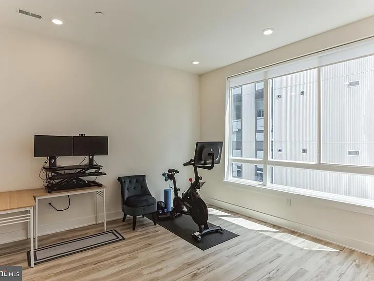 1115 N American St #B6 — Photo 13