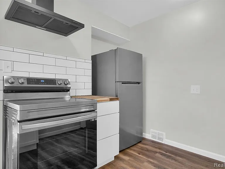 8550 W Outer Dr — Photo 9