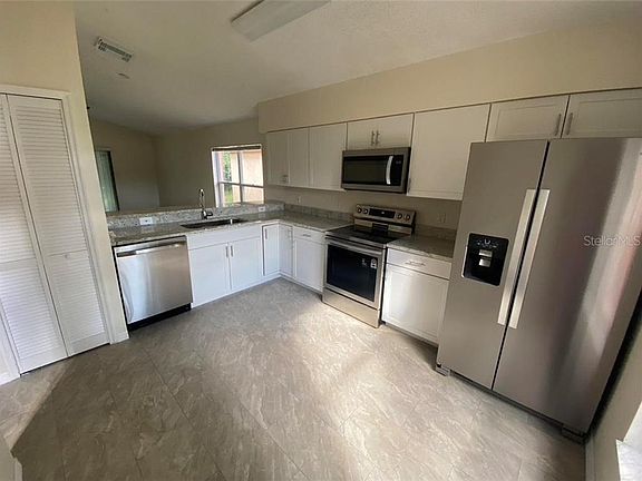 5th image of 2611 Chatham Cir