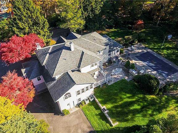 4th image of 16 Oak Ln