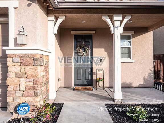 3rd image of 2453 Kinsella Way