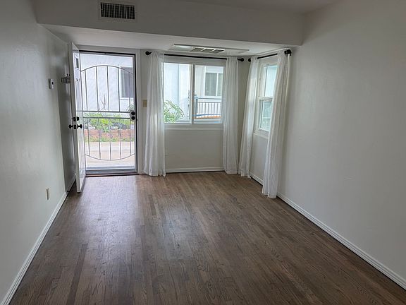 5th image of 4566 Muir Ave