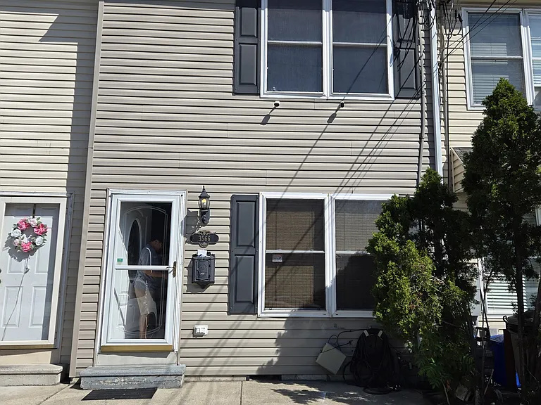 3566 Edgemont St — Photo 15