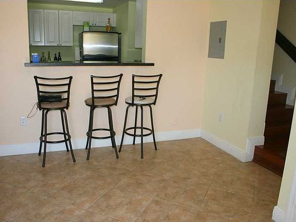 5th image of 3001 SW 22nd Ter #Townhouse 8