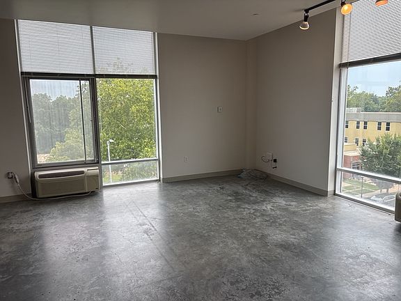2nd image of 947 New Hampshire St #761