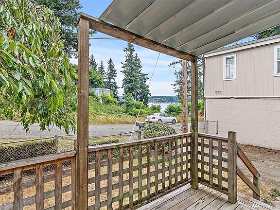 2nd image of 807 Merrill Pl W