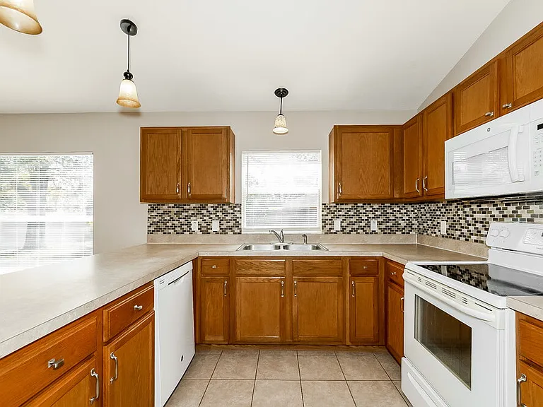 2795 Yacolt Ave — Photo 7