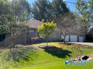 215 Turtle Creek Dr, Huntsville, AL 35806